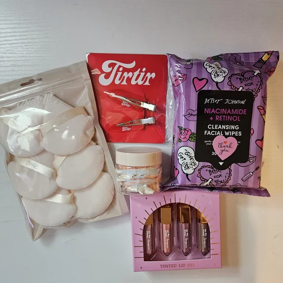 Cosmetic Bag with Beauty Bundle - Picture 4 of 4